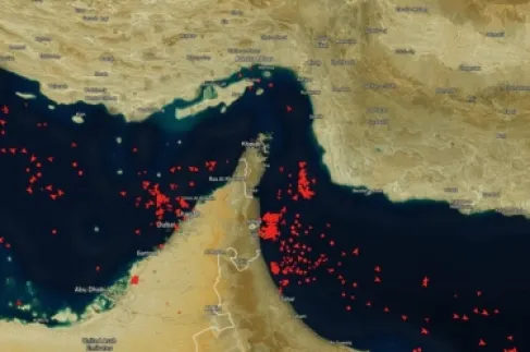 بيانات ملاحية تُظهر توقف حركة المرور بمضيق هرمز