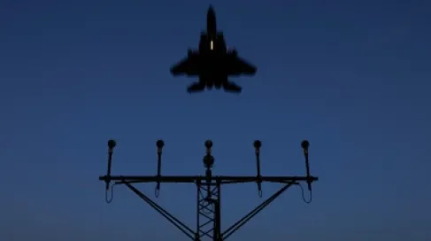 بيان رسمي.. سقوط طائرات حربية أميركية في الكويت ونجاة أطقمها