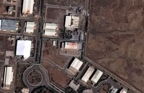 صور فضائية توثق هجوماً على موقع نووي إيراني