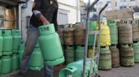 وزير الطاقة يؤكد عدم تسجيل أي نقص في الغاز والمشتقات النفطية في الأردن