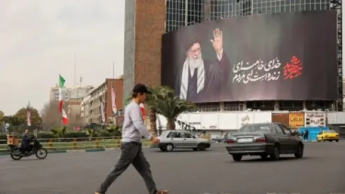 كاميرات مرور مخترقة وحراس مراقبون.. تفاصيل الخطة السرية لاغتيال خامنئي