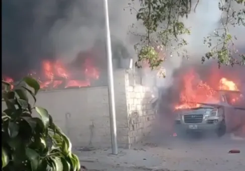 الأمن يكشف سبب حريق مركبات العقبة - فيديو