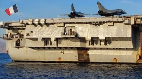 France sends the aircraft carrier Charles de Gaulle to the Middle East