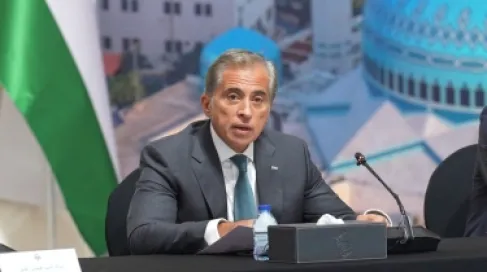 رئيس الوزراء يعقد اجتماعاً مع رئيس غرفة صناعة الأردن