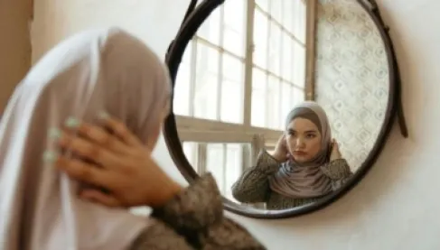 الجفاف والدهون.. عوامل تغير شكل وجهك في رمضان