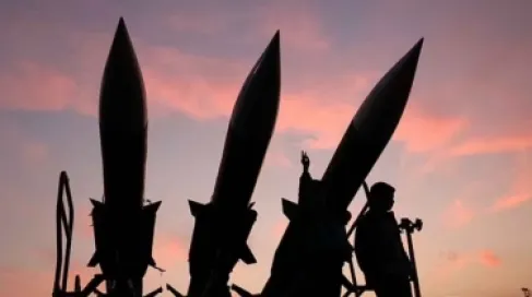 الحرس الثوري يعلن استهداف أكبر مركز بيانات لشركة (أمازون) بدولة خليجية