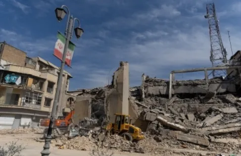 (بوليتيكو): العملية الأميركية الإسرائيلية ضد إيران قد تستمر 100 يوم