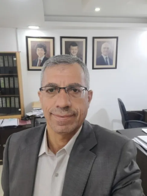 محمد ذينات يحصل على الموظف المتميز ،،،، مبارك 