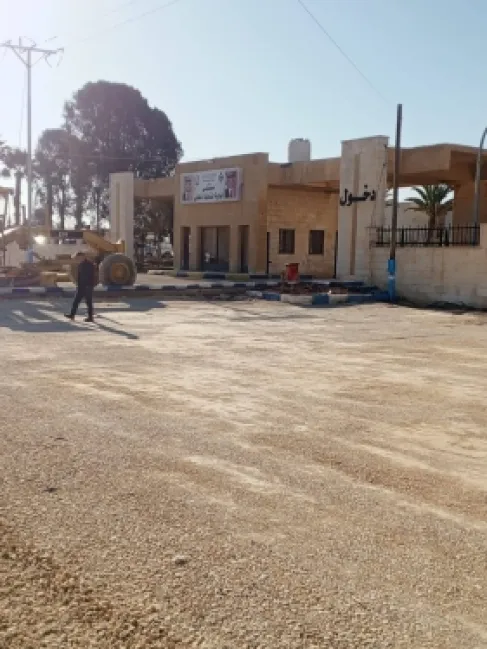 إنشاء ساحتي اصطفاف جديدتين أمام مستشفى البادية الشمالية