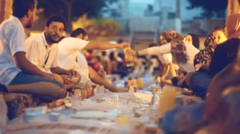 (الذوقة).. أجواء التكافل الاجتماعي تضيء ليالي رمضان ليبيا