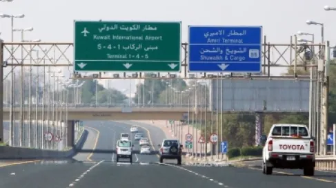 مسيّرات تستهدف خزانات الوقود في مطار الكويت الدولي