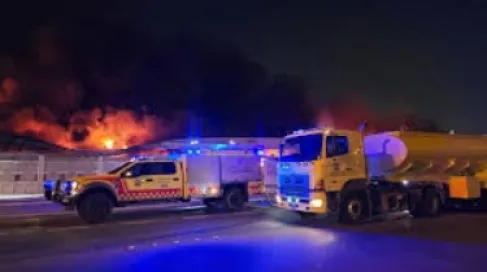 اندلاع حريق في ميناء سلمان بالبحرين نتيجة هجوم صاروخي إيراني