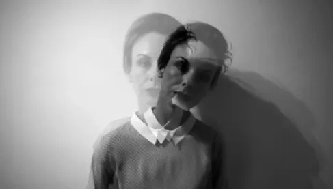 هل تشعر أنك منفصل عن الواقع؟.. إليك الأسباب الصادمة