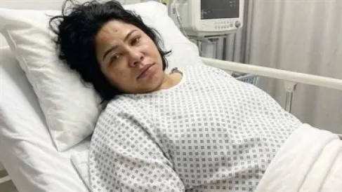 شيرين عبدالوهاب تغادر المستشفى بعد جراحة في المرارة
