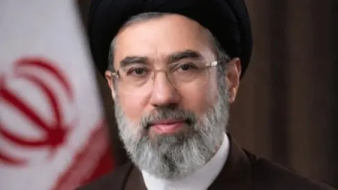 مجتبى خامنئي.. من هو المرشد الثالث لإيران؟