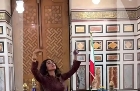 فتاة تثير موجة غضب في مصر برقصة داخل ضريح شاه إيران