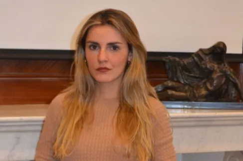 مراسلة إسبانية تتهم إسرائيل بحرمان عرب حيفا من الملاجئ وتثير عاصفة ردود