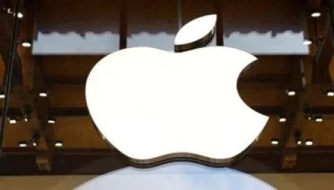 آيفون قابل للطي وماك بوك بشاشات OLED.. «أبل» تتجه لعصر الأجهزة الأغلى