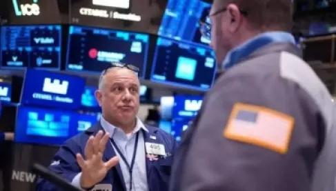 بسبب قفزات النفط.. وول ستريت تنخفض 1% وسط مخاوف إزاء التضخم