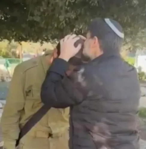 إعلام عبري: نجل سموتريتش أصيب بشظايا في بطنه وظهره بصاروخ لبناني