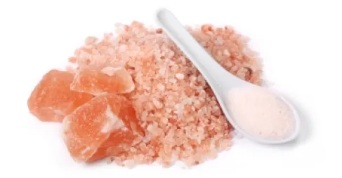 هل الملح الوردي أفضل فعلًا من الملح العادي؟ 