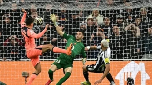 هدفان في الدقائق الأخيرة.. التعادل يحسم قمة نيوكاسل وبرشلونة