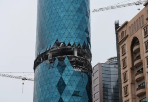 الدفاعات الخليجية تتصدى لموجة صواريخ ومسيّرات إيرانية