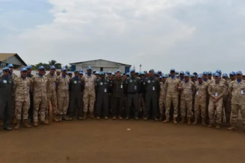 قائد قوات بعثة الأمم المتحدة (المونسكو) يزور وحدة الطائرات العمودية الأردنية / الكونغو (2)