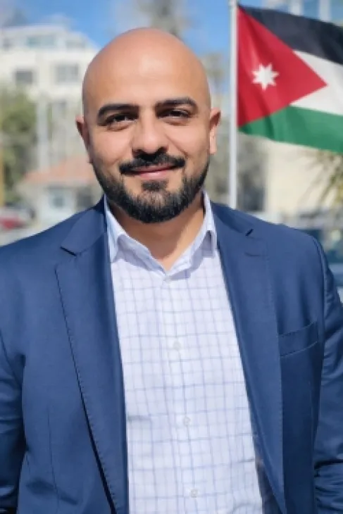 يعيش بيننا غرباء 