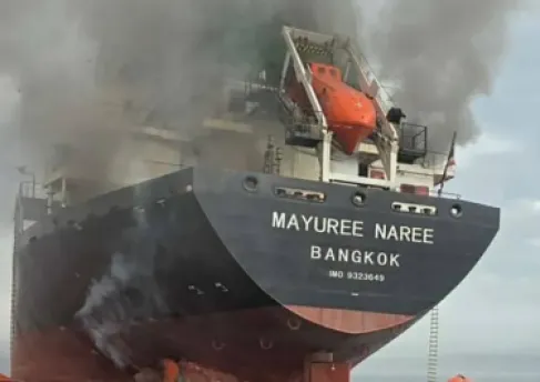 استهداف سفينة قرب الإمارات وتصاعد الهجمات بمضيق هرمز