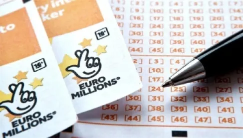 ضربة حظ تاريخية.. 181 مليون جنيه تجعل فائزاً باليانصيب أغنى من أديل