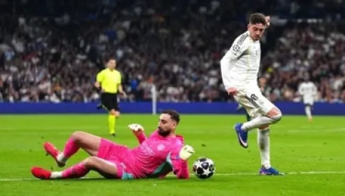 من دوناروما إلى أوبلاك.. كوارث الحراس تثير السخرية في أبطال أوروبا