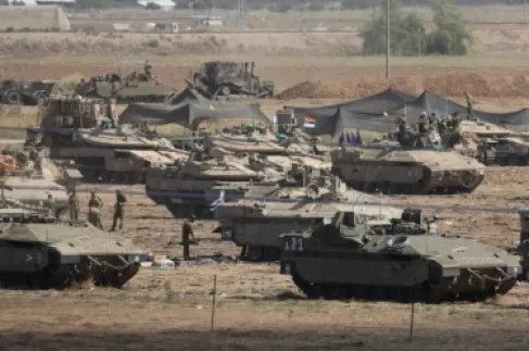 Israeli Army Deploys Large Number of Tanks to the Border with Lebanon