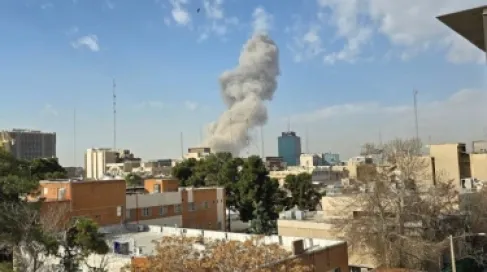 آلاف الاميركيين يرفضون مغادرة الإمارات .. وطائرات الإجلاء تغادر بمقاعد خالية