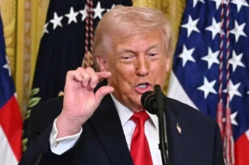 ترمب: دمرنا إيران وعلى السفن التحلي بالشجاعة وعبور مضيق هرمز