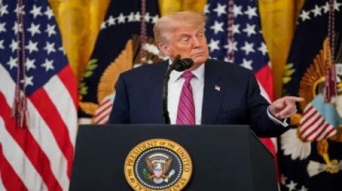 ترمب يهدد بضربة قوية ضد إيران بعد إغلاق مضيق هرمز