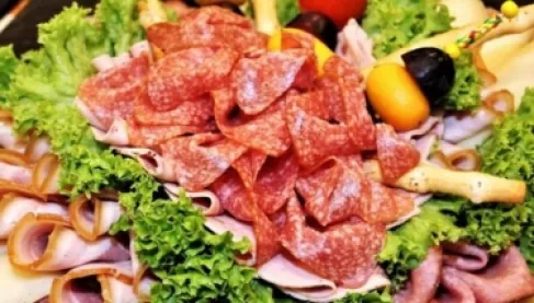 وفاتان و12 إصابة بداء الليستيريا في فرنسا بعد تناول لحوم مصنّعة