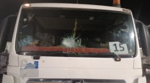 توتر في معبر نصيب: مهاجمة شاحنات أردنية بعد اتفاق النقل الجديد - فيديو