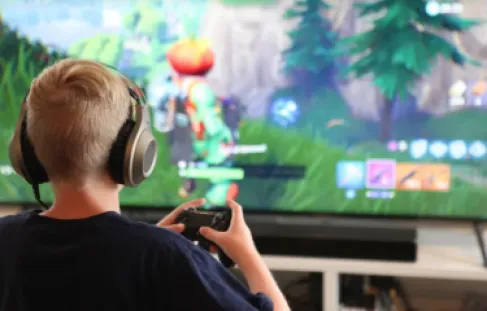 تحذيرات من مخاطر الألعاب الإلكترونية على الأطفال في الأردن