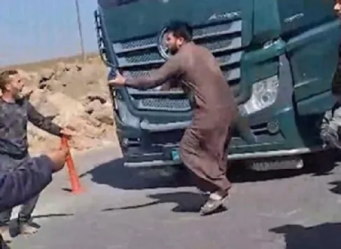 أبو عاقولة يوضح تفاصيل الاعتداء على الشاحنات الأردنية في سورية