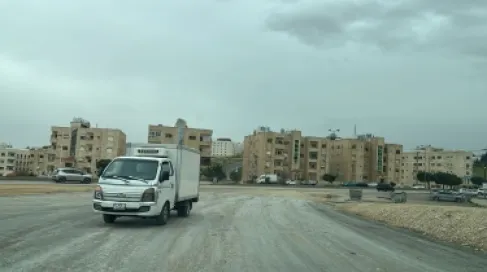 حفريات الشوارع تربك سكان حي قرب ستاد التطبيقية في عمّان