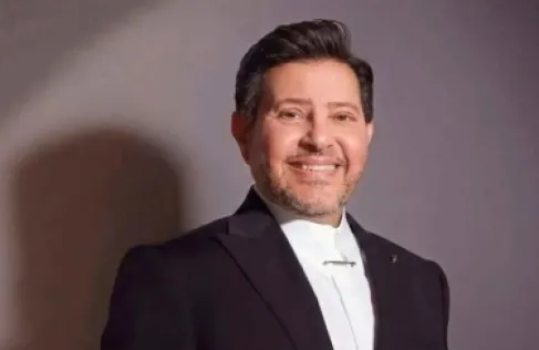 رحلة فرنسا تُغيب هاني شاكر عن جمهوره وتلغي حفل (أمير الغناء العربي)