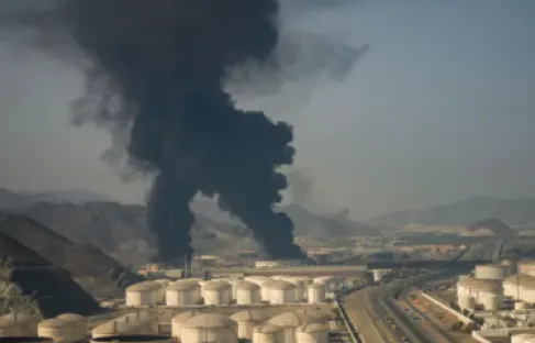 الإمارات والسعودية والكويت تتصدى لهجمات بمسيّرات ودويّ صفارات بالبحرين