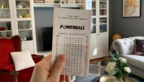 ظنها احتيالية.. رسالة بريد تحول مستأجراً إلى ثري بفوزه بـ 50 مليون دولار