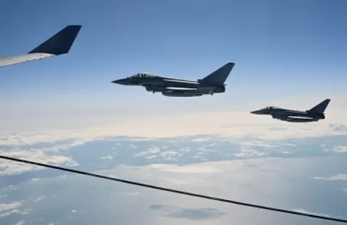 الطيران الحربي البريطاني ينفذ طلعات جوية بأجواء الشرق الأوسط
