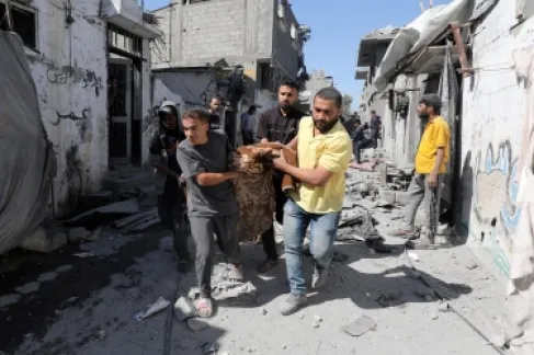 8 martyrs due to targeting of a vehicle by the occupation aircraft in central Gaza Strip