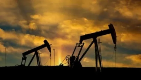 النفط يتجه لمزيد من المكاسب مع استمرار حرب إيران