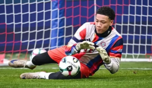حارس عمره 16 عاماً يقود بايرن ميونخ بعد إصابات الحراس الأربعة