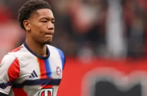 حارس بعمر 16 عاماً يضع بايرن ميونخ أمام تحدٍ قانوني غير مسبوق