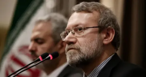 مقتل علي لاريجاني يعمّق الأزمة في بنية النظام الإيراني